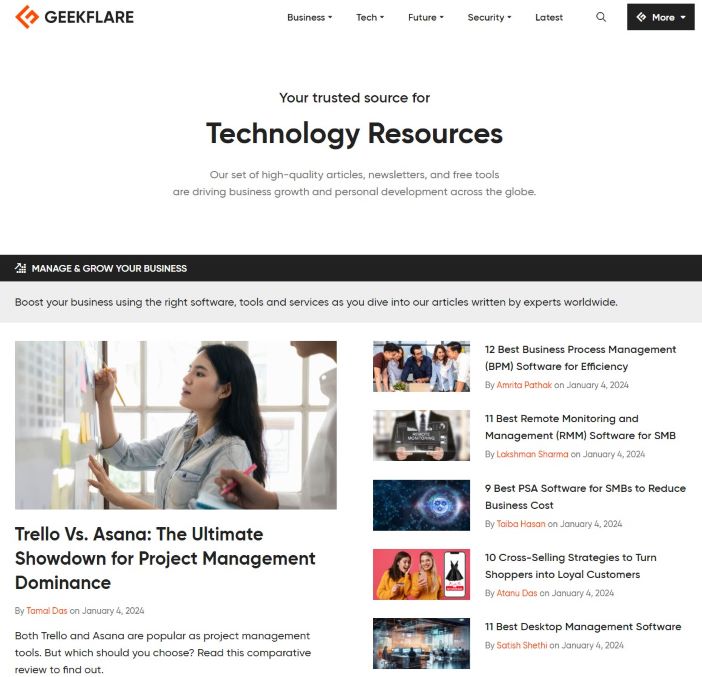 Femme utilisant un tableau blanc