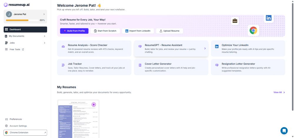 capture d'écran de l'outil de création de cv en ligne avec ia, montrant les fonctionnalités de création et d'optimisation de cv.